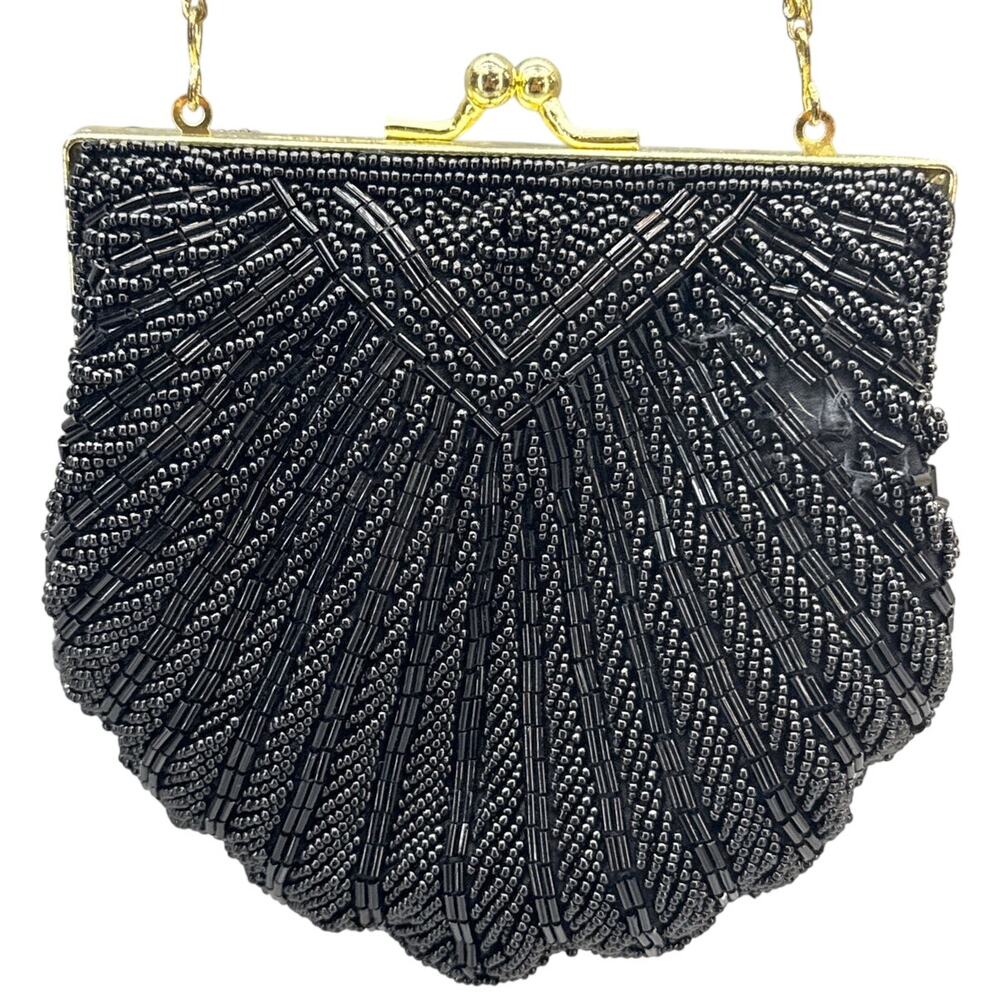 La Regale Vintage Gorgeous Black beaded Gold Chain Clasp Granny Clamshell Purse